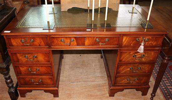 Repro pedestal desk
